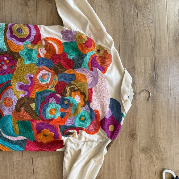 Artistic Embroidered Women's Cape - Picture 3 of 3